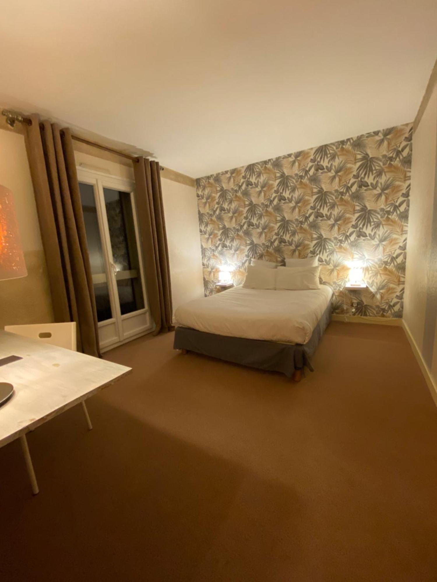 Logis Hotel Medieval, Montelimar Nord 罗什莫尔 外观 照片