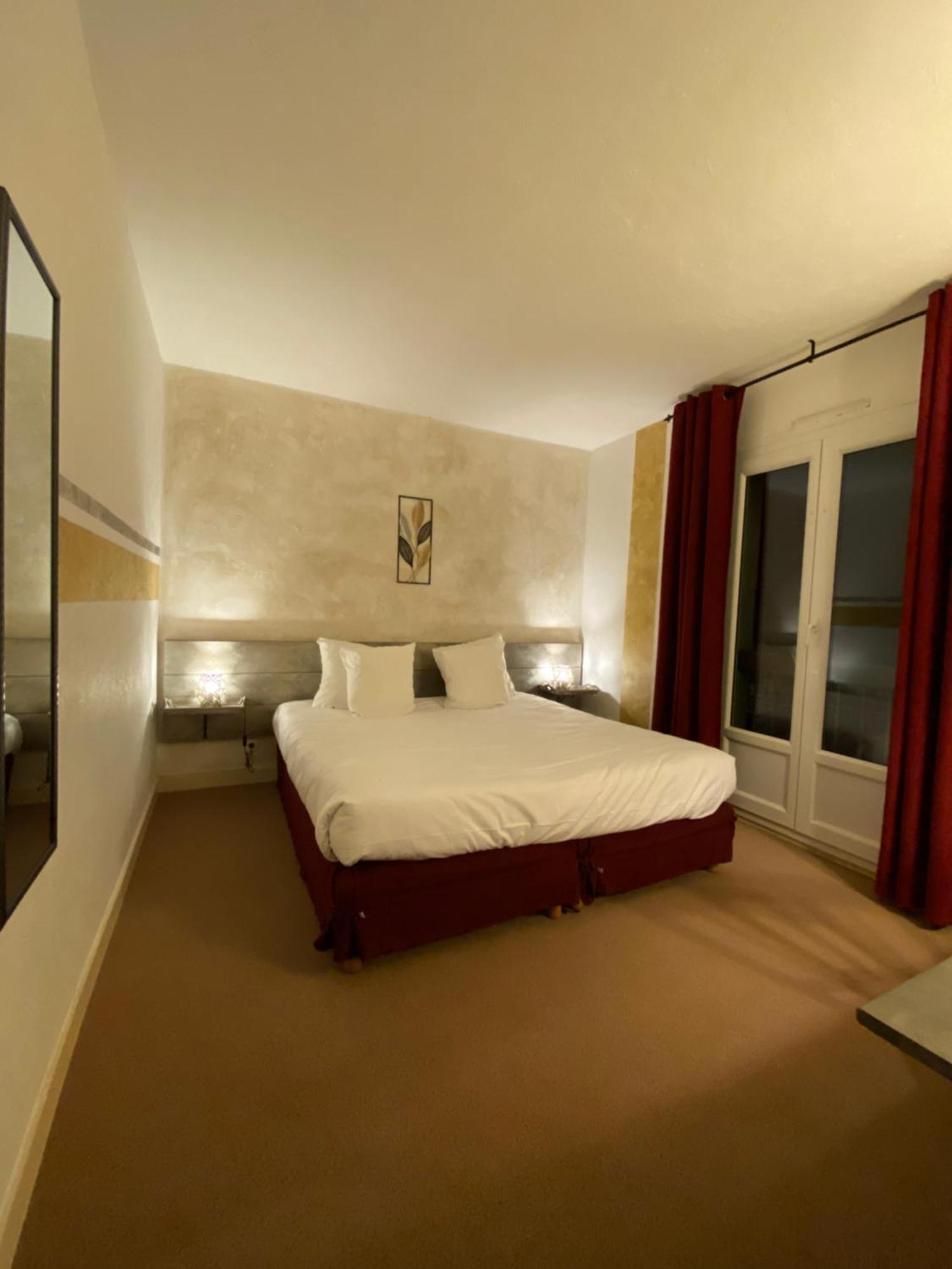 Logis Hotel Medieval, Montelimar Nord 罗什莫尔 外观 照片