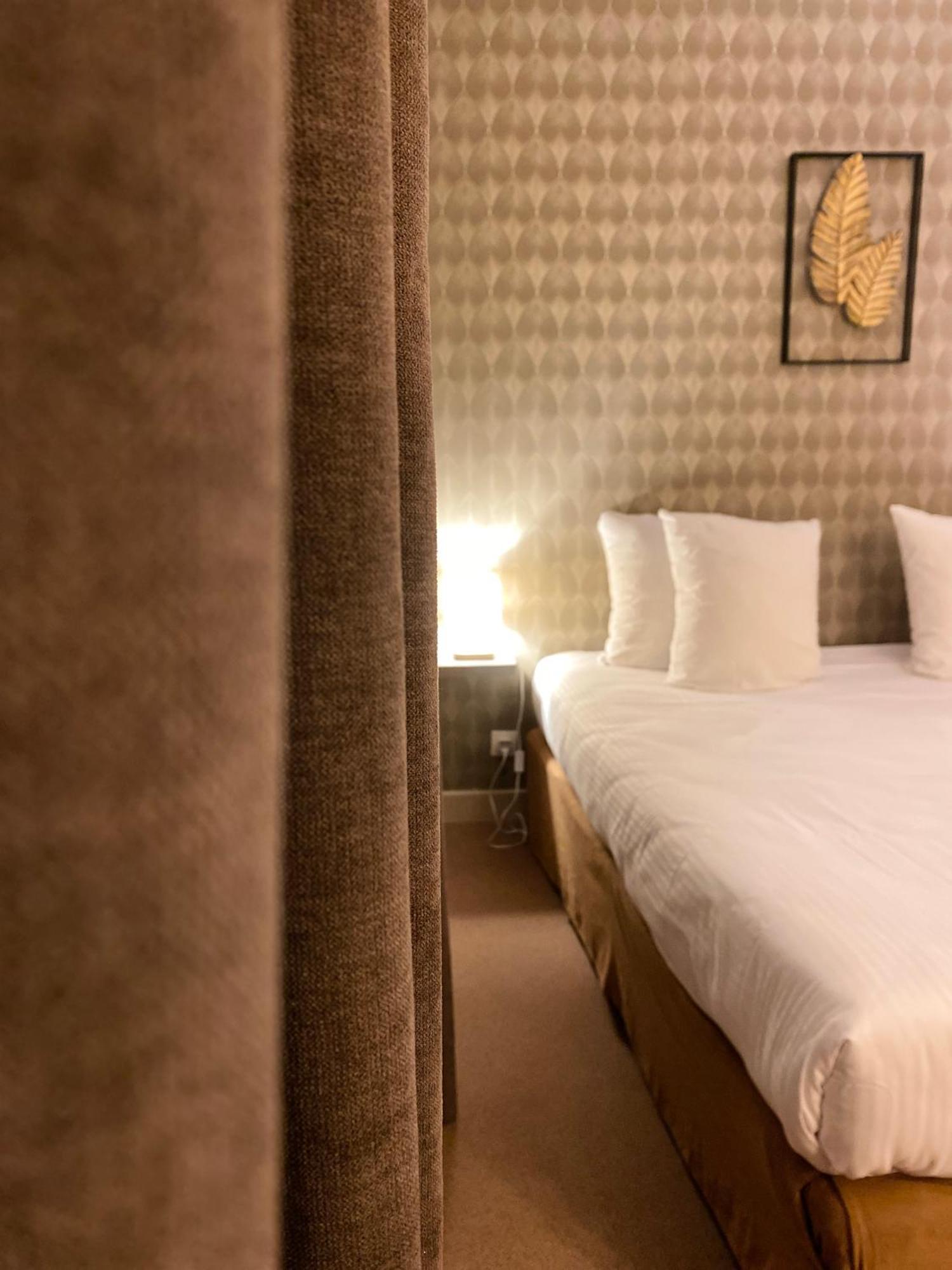 Logis Hotel Medieval, Montelimar Nord 罗什莫尔 外观 照片